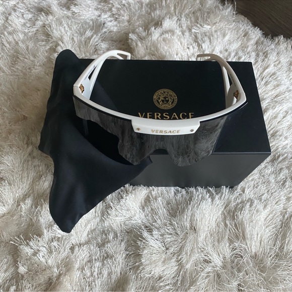 *NIB* VERSACE SHIELD SUNGLASSES